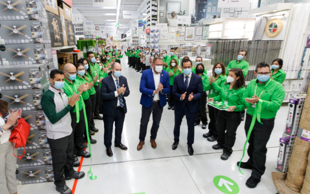 El alcalde inaugura el nuevo Leroy Merlin de Mérida tras una inversión de 1.500.000 euros