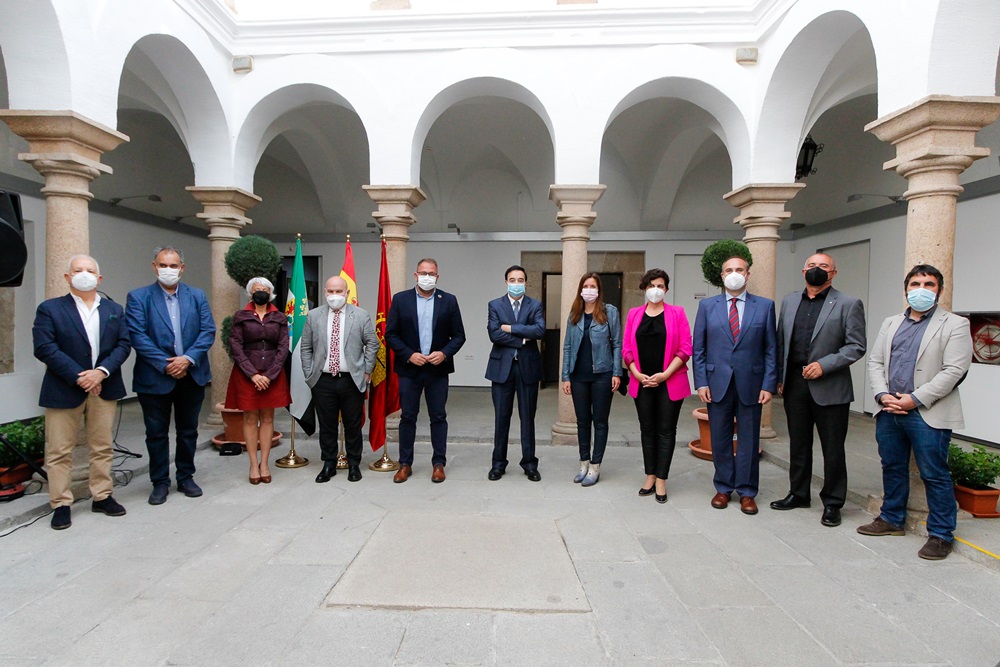 FOTO DE FAMILIA EN EL ACTO DE MANIFIESTO DEL CERMI