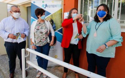 El Ayuntamiento hace entrega de las llaves de un local a Emeritea para que pueda llevar a cabo sus terapias