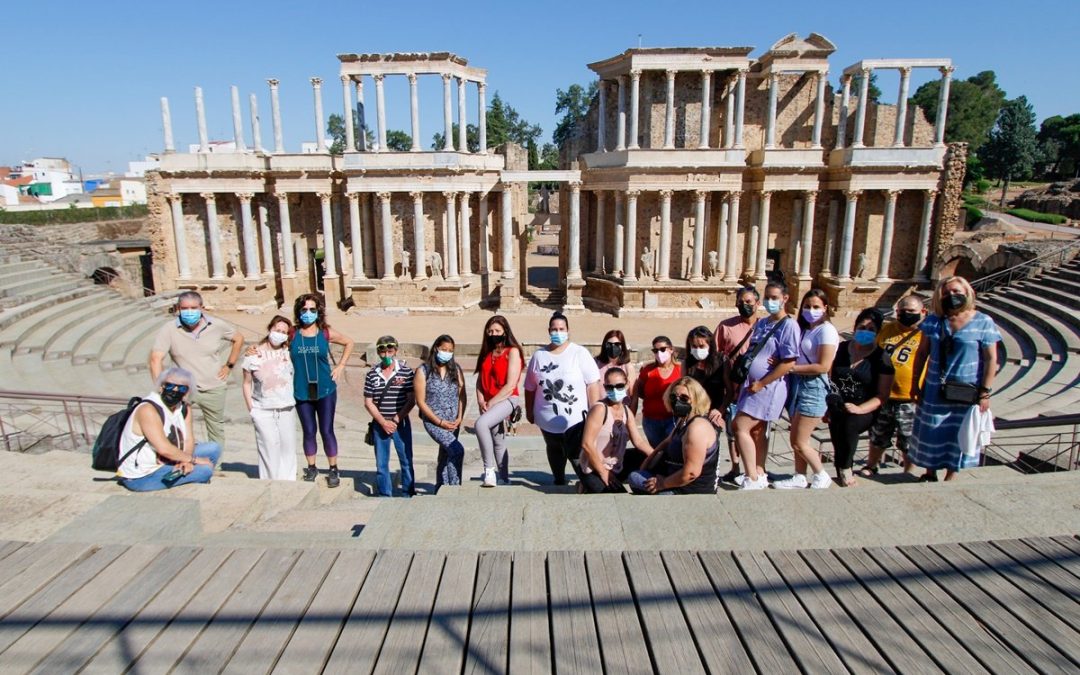 El Programa Crisol organiza una visita al Teatro Romano para sus participantes