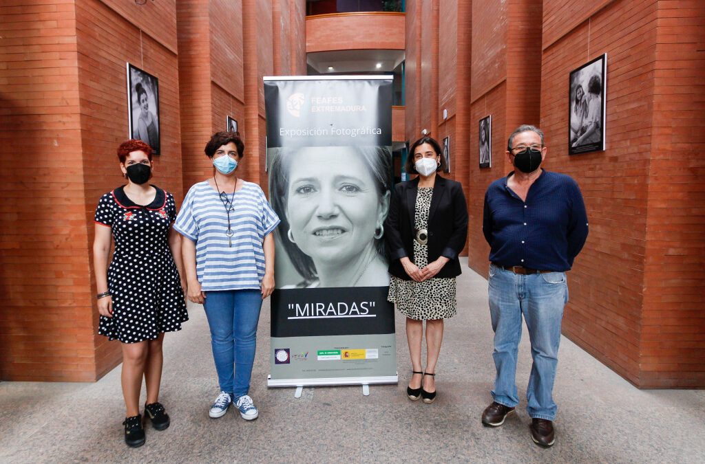 El Centro Cultural Alcazaba acoge la exposición “Miradas” organizada por FEAFES Salud Mental
