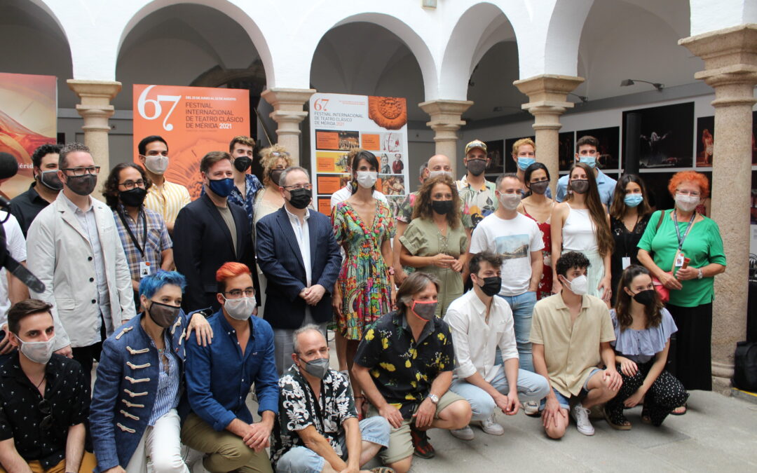 La delegada de Cultura destaca que “con Golfus de Roma vuelve la magia del musical al Festival de Teatro”