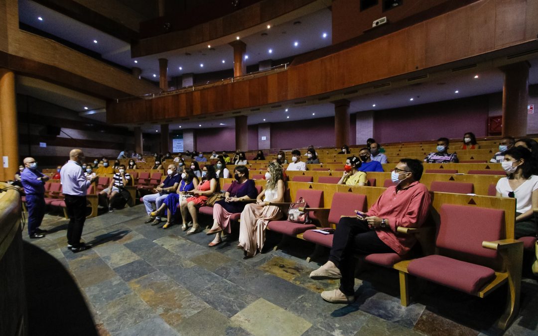 El Alcalde recibe a los 45 alumnos de la Escuela Profesional Barraeca que han comenzado hoy su itinerario de formación y empleo