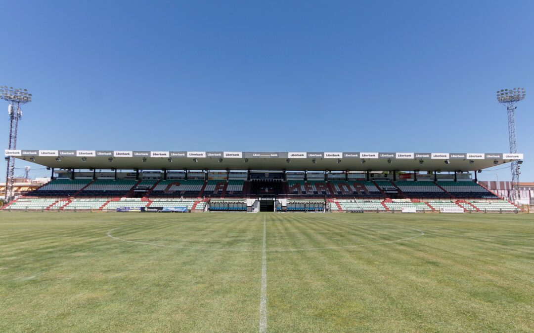 Abierto el plazo de adjudicación para la renovación del césped del Estadio Romano