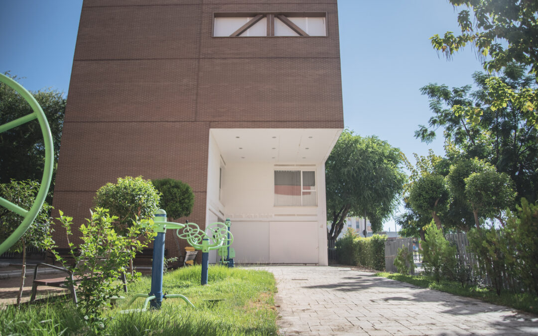 Adjudicados los servicios de cafetería, podología y peluquería del Hogar de Mayores de la Zona Sur