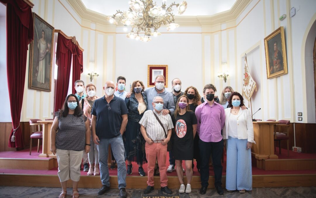 El Alcalde recibe a los artistas locales que participarán en La Noche del Patrimonio y anuncia la presencia de la ministra de turismo, Reyes Maroto