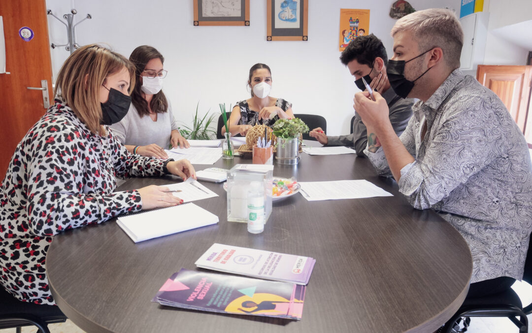 Continúan las reuniones preparatorias del Carnaval Romano con la toma de contacto con los representantes de la Gala Drag