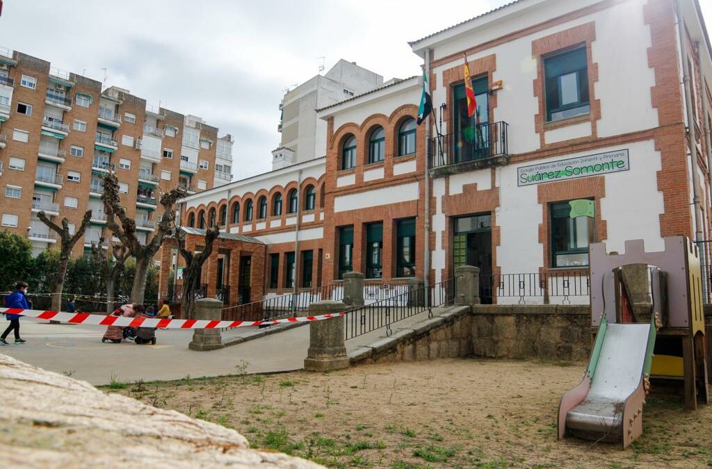 Los centros escolares de la ciudad realizarán una campaña de sensibilización sobre la importancia de no arrojar residuos en el entorno urbano y medioambiental