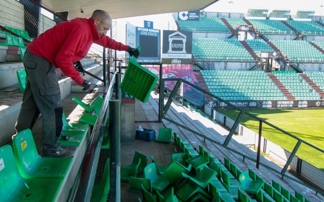 Retirados en su totalidad los 6.300 asientos de Tribuna y Preferencia que serán renovados en el Estadio Romano