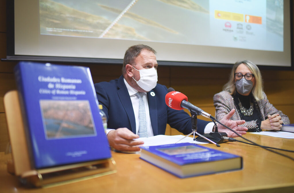 El Ayuntamiento patrocina el libro “Ciudades Romanas de Hispania” que estará en las bibliotecas más prestigiosas del mundo