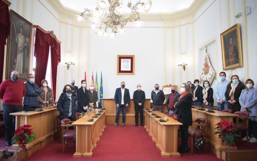 El Alcalde homenajea a los funcionarios municipales jubilados en 2021