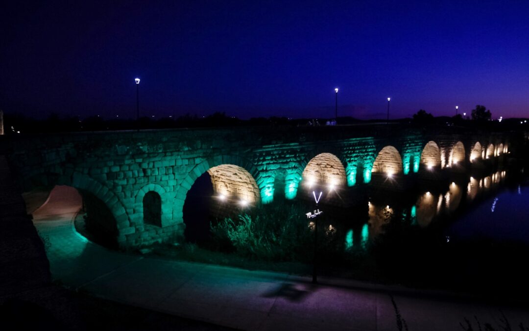 Los principales monumentos, la fuente de la Plaza y la fachada del ayuntamiento se iluminan mañana en color verde por el Día de la enfermedad Celiaca