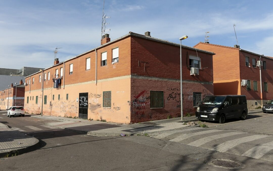 El ayuntamiento acondicionará un local cedido por la Junta en San Lázaro para que sea la sede de colectivos sociales y la futura asociación de vecinos