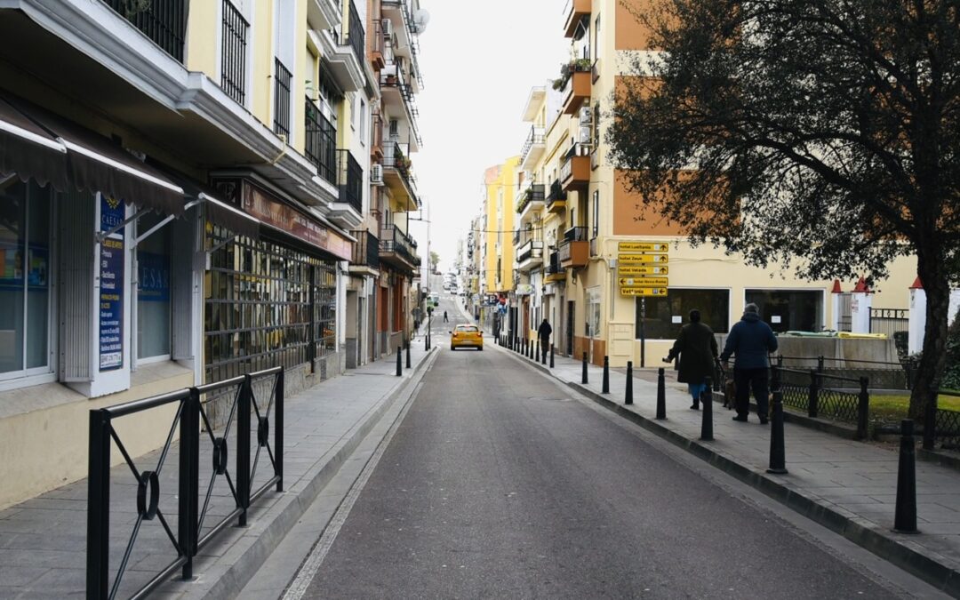 El alcalde anuncia la inversión de cerca de 3 millones de euros para crear plataforma única en John Lennon y Graciano, cámaras de seguridad y renovación de marquesinas en toda la ciudad