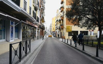 El alcalde anuncia la inversión de cerca de 3 millones de euros para crear plataforma única en John Lennon y Graciano, cámaras de seguridad y renovación de marquesinas en toda la ciudad