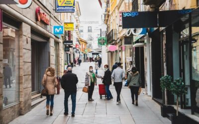 El Ayuntamiento pone en marcha una campaña para animar a la población a realizar sus compras en el comercio local con ludoteca infantil y atracciones