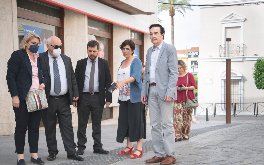 El presidente del Foro Europeo de la Discapacidad ha visitado las actuaciones que el Ayuntamiento de Mérida ha implantado en materia de accesibilidad