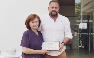 El Alcalde participa en el homenaje a Santiago González y Manuel Vázquez en el Hogar de Mayores de la Zona Sur