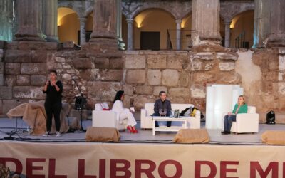 La Feria del libro cuenta con bucle magnético, mochilas vibratorias e intérprete de Lengua de Signos