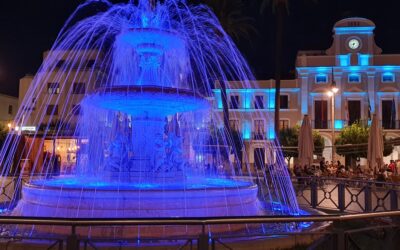 La fachada del Ayuntamiento y la fuente se iluminarán mañana de azul y púrpura por los enfermos de Huntington