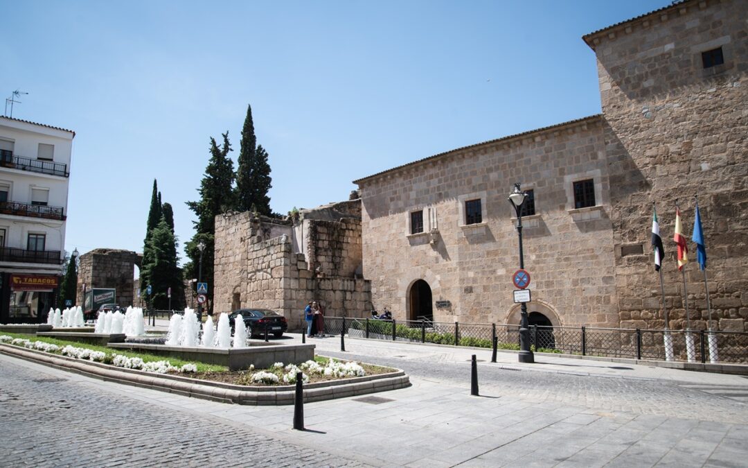 Los contenedores de Santa Julia, San Francisco, Camilo José Cela esquina con Almendralejo y Plaza del Rastro se retirarán durante el día para instalarse sólo por las noches