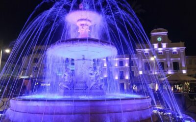 La fachada del Ayuntamiento y varios monumentos se iluminan mañana en color morado por el Día Internacional del implante coclear