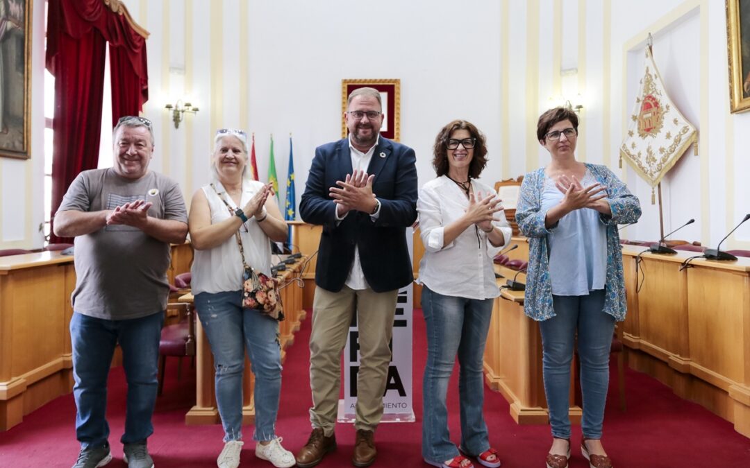 El alcalde, Antonio Rodríguez Osuna, destaca la necesidad de seguir trabajando en la accesibilidad de las personas sordas en el Día Nacional de la Lengua de Signos