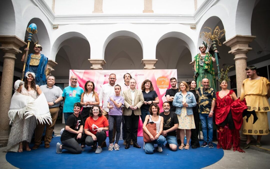 El alcalde muestra su orgullo y agradecimiento a todas las compañías y empresas emeritenses que harán posible la programación OFF del Festival de Teatro con representaciones, cine, talleres, pasacalles y cuentos infantiles dramatizados