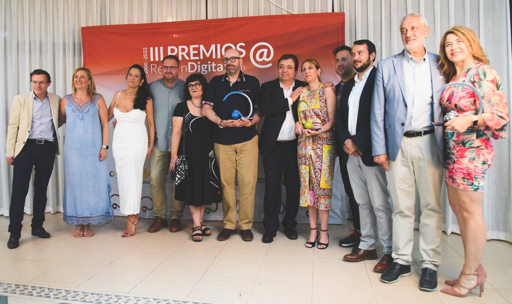 El alcalde, Antonio Rodríguez Osuna, felicita a la empresa de comunicación emeritense Digital Press, y en especial a su diario Región Digital, por la celebración de sus 22 años de vida