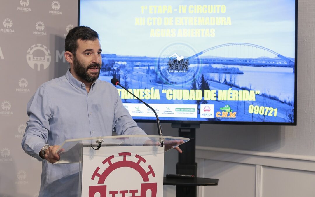 El Circuito de Aguas Abiertas celebra en Mérida su primera etapa con 150 nadadores