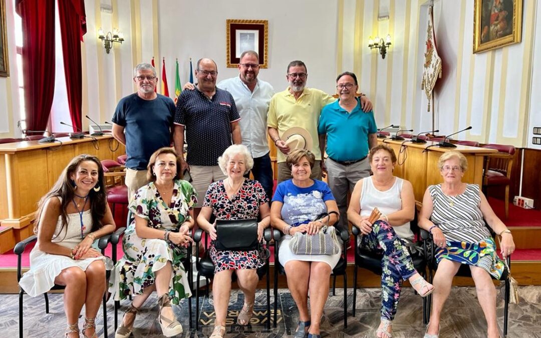 El alcalde y la delegada de mayores reciben a la nueva directiva del Hogar de la Zona Sur