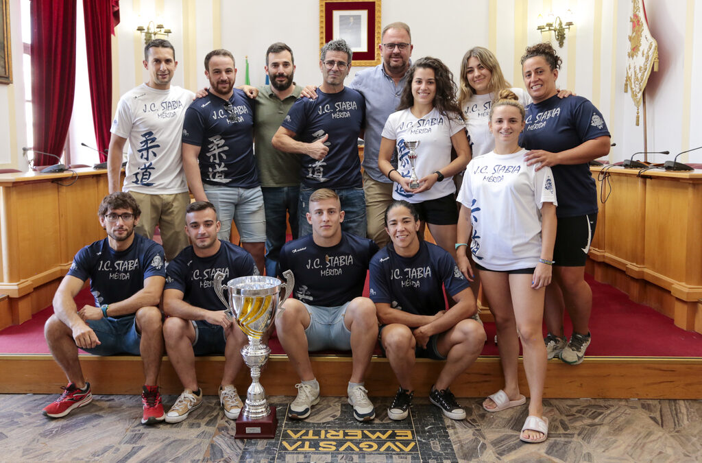 El equipo de Gobierno aprueba que el Club de Judo Stabia realice el Encendido Oficial del Recinto Ferial en las Ferias y Fiestas de Mérida 2022