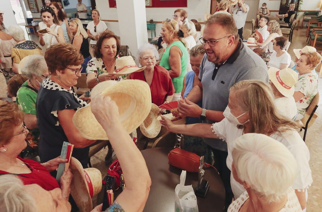Continúan los actos previos a la Feria con la entrega de trofeos en el Hogar de Mayores Calvario