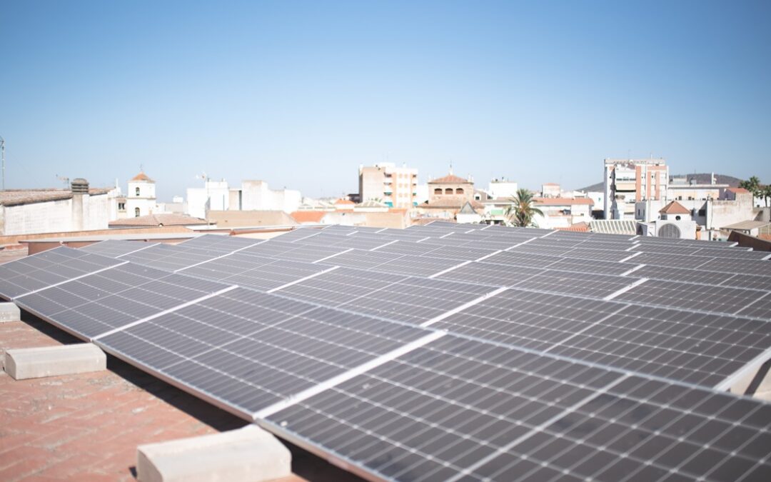 El Alcalde señala que “el Ayuntamiento ya venía aplicando medidas de ahorro por medio de un Plan de Eficiencia Energética en los edificios municipales”