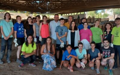 El Alcalde visita el campo de voluntariado que se celebra en la Casa del Anfiteatro