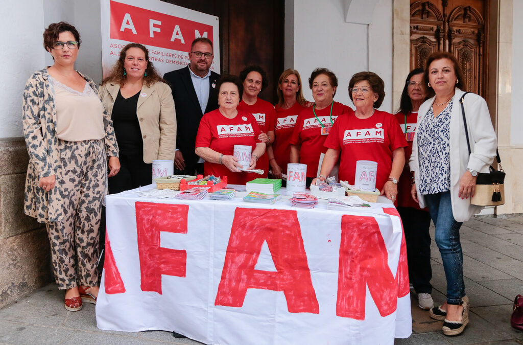El Ayuntamiento continuará trabajando mano a mano con la Asociación de Familiares de Enfermos de Alzheimer de Mérida
