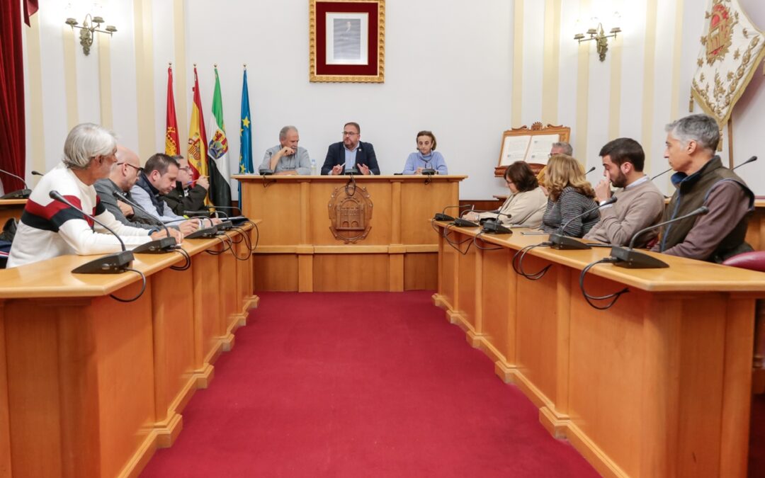 El Ayuntamiento invierte 45.000 euros en adquisición de vallado extraordinario y otros elementos para engalanar la ciudad en Semana Santa