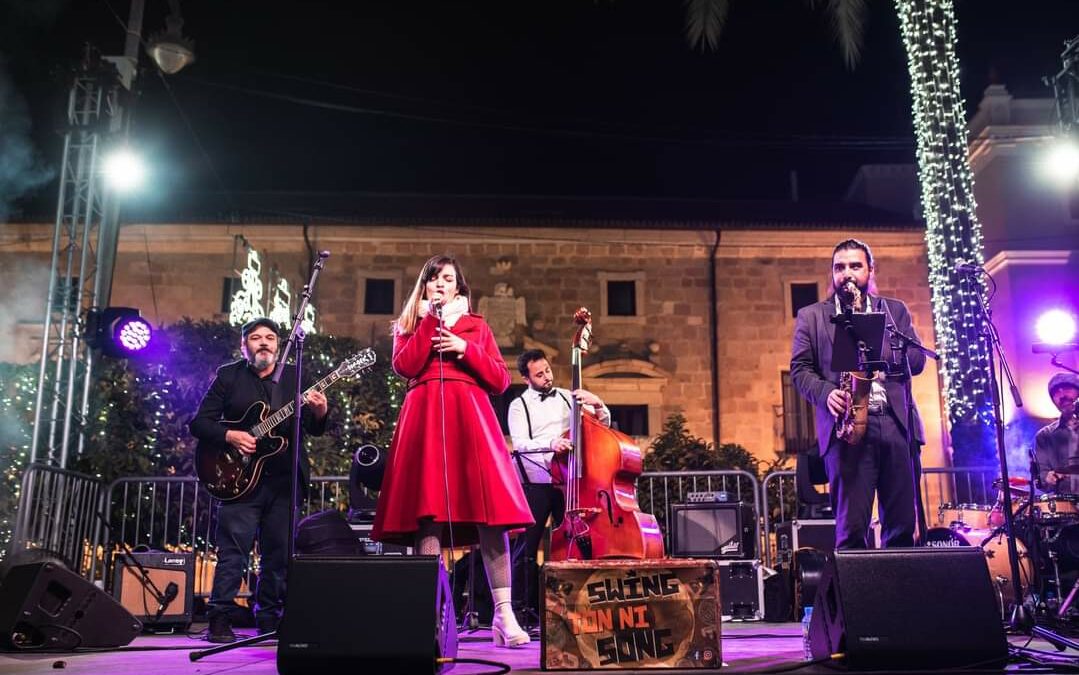 El grupo ‘Swing Ton Ni Song’ ofrecerá un concierto gratuito en la Plaza de España el próximo miércoles, 7 de diciembre, tras el pase del espectáculo de luz y sonido a las 20:00 horas