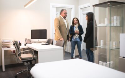 Rodríguez Osuna visita la nueva clínica Dorsia abierta en la calle Arzobispo Mausona que da trabajo a 7 profesionales