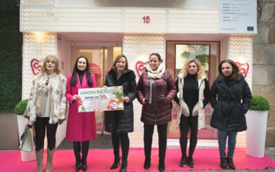 La Asociación de Comerciantes Emérita Augusta hace entrega de su “macro cesta” valorada en seis mil euros