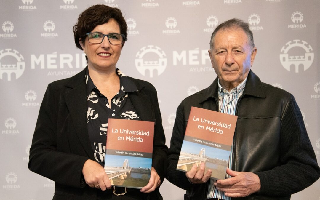 Valentín Carrascosa recoge, en un interesante volumen, la historia de la universidad en Mérida