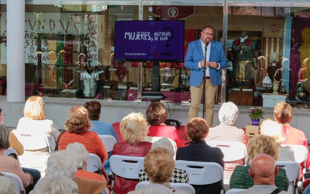 Doscientos cincuenta mayores participan en la clausura del programa “Mujeres: historias de vida” con un encuentro en el Museo Abierto