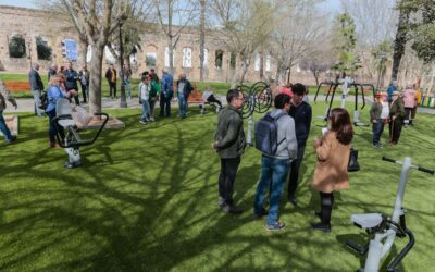 La barriada de San Luis cuenta desde hoy con un nuevo parque biosaludables para personas mayores