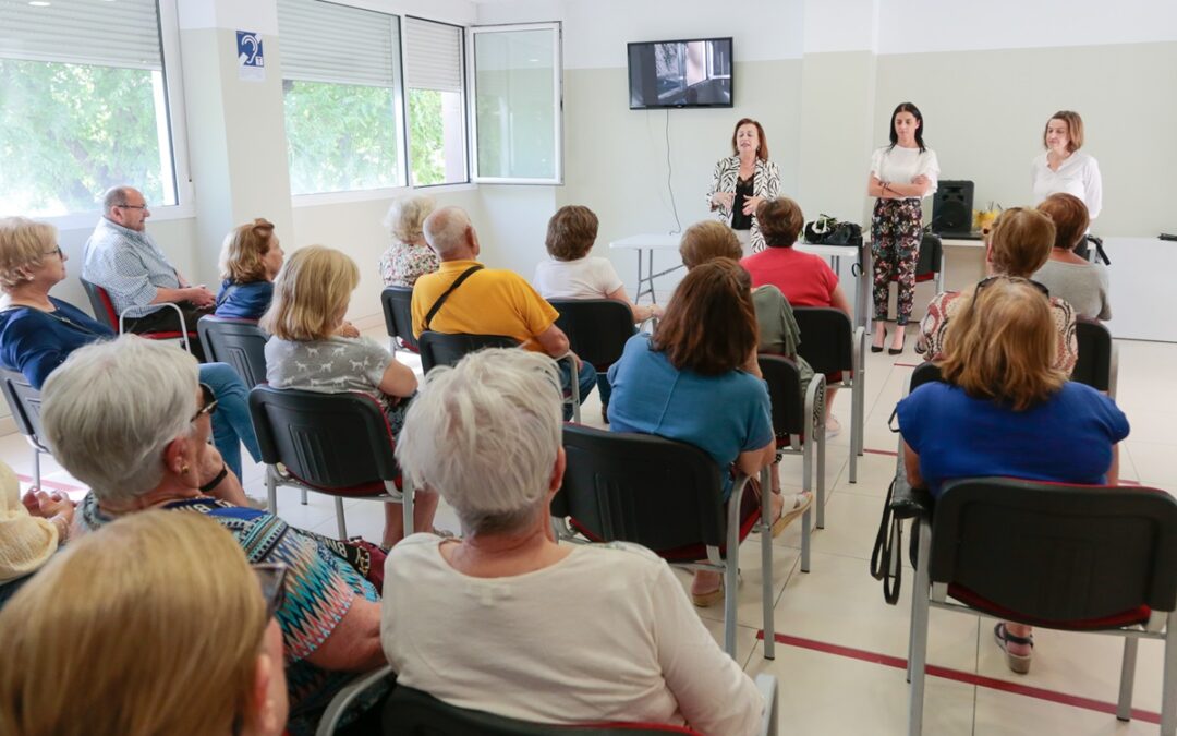 El ciclo de charlas sobre el servicio de transportes urbanos finaliza hoy en el Hogar de Mayores de la Zona Sur