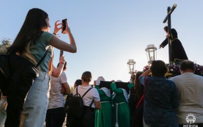 Agotados los 15.000 programas de mano de la Semana Santa donde la ciudad se encuentra al 100% de ocupación hotelera y el ayuntamiento ha dispuesto en su web municipal toda la información para su descarga sobre los recorridos procesionales