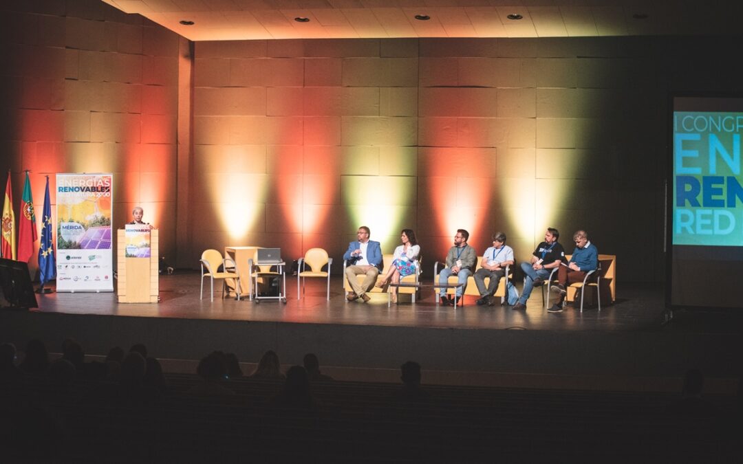 El alcalde da la bienvenida a los participantes en el I Congreso Ibérico sobre Energías Renovables y Red Natura