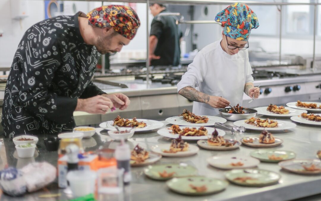 El programa Crisol ofrece un programa de formación en auxiliar de cocinas