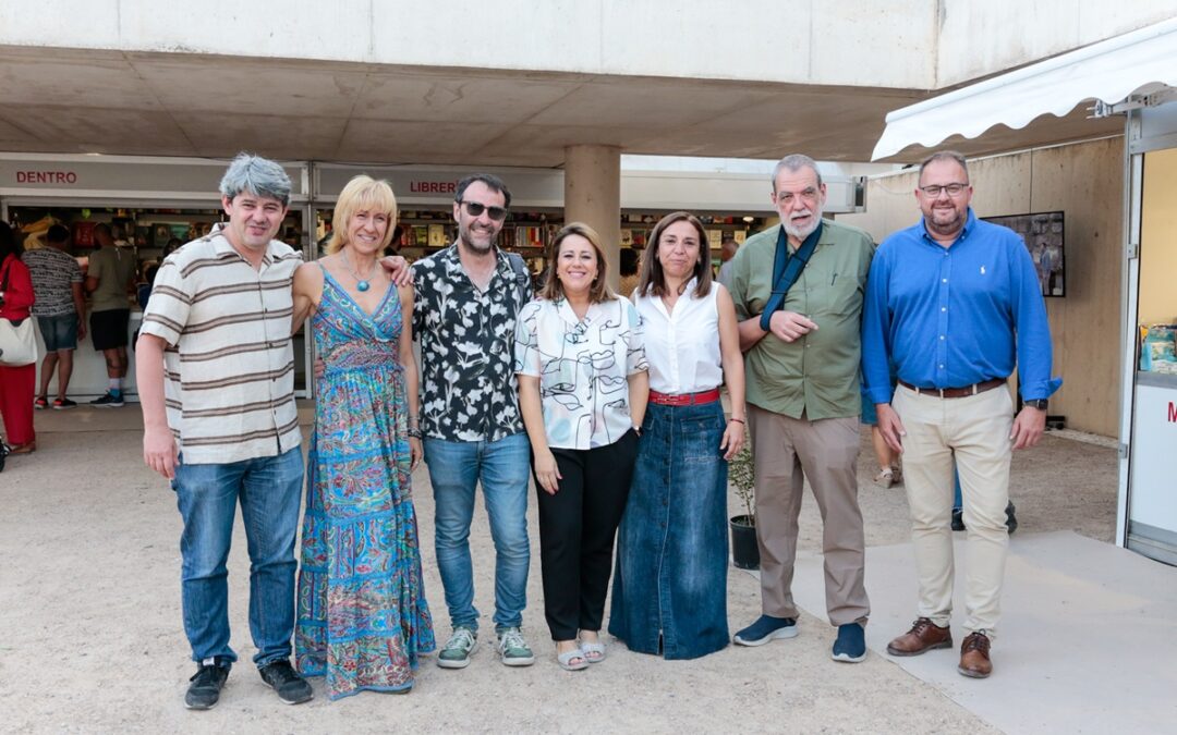 El público llenó el Templo de Diana en el primer día de la XLII Feria del Libro