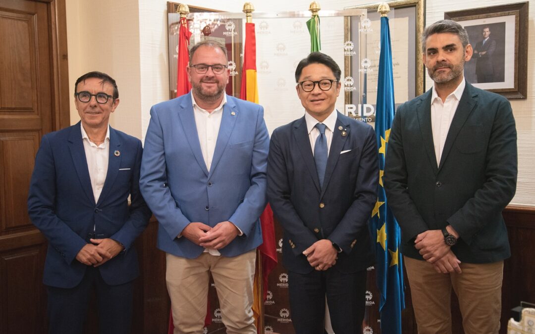 Mérida será el espejo en el que se mire la ciudad japonesa de Shima para la organización de campeonatos de triatlón en entornos naturales y urbanos únicos