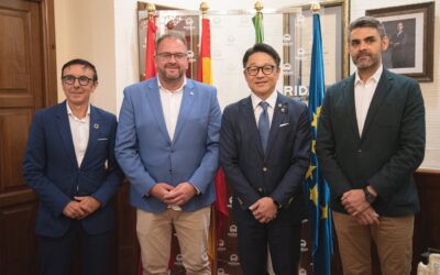 Mérida será el espejo en el que se mire la ciudad japonesa de Shima para la organización de campeonatos de triatlón en entornos naturales y urbanos únicos